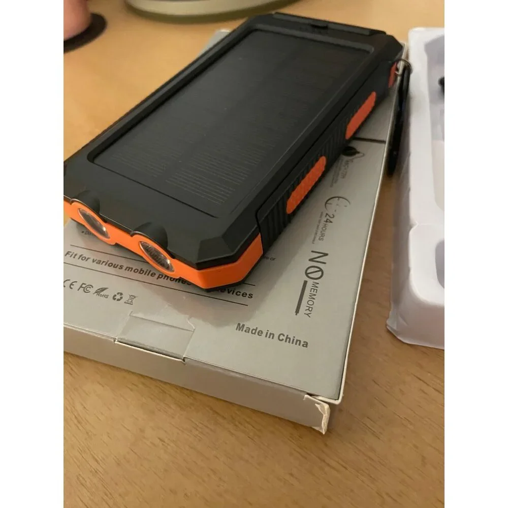 New Safe Speed Outdoor Protection Solar Power Bank with Ultra Bright Flashlight